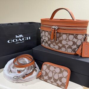 Coach Trail Bag In Crystal Signature Jacquard with matching wallet NEW